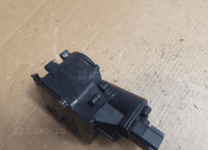Zamek klapy tył opel insignia nr 13581405 3
