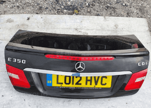 Mercedes W207 e-klasa lift klapa bagażnika kompletna 1
