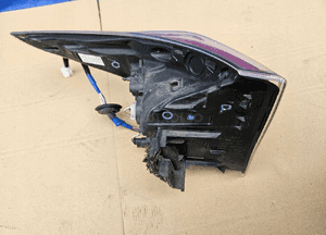 Toyota PRIUS IV lampa tylna prawa 5
