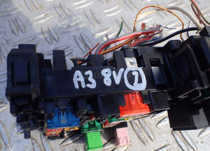 VW AUDI SKODA SKRZYNKA BEZPIECZNIKÓW 5Q0937615B RADOM 2