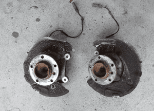 BMW 1 E87 E81 120d lift zwrotnica piasta lewa