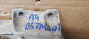 Łapa mocowanie skrzyni biegów automat VW Passat B5 8D0399108E 5