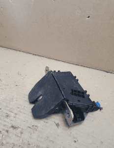 Zamek klapy tył opel zafira b 5