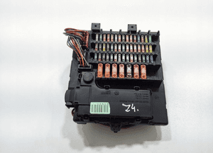 SKRZYNKA BEZPIECZNIKÓW PRZEKAŹNIKÓW BMW Z4 E85 8378113 2002-2006 3