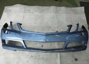 Mercedes 207 zderzak przedni 1
