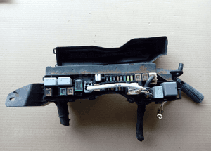 Toyota Corolla Verso lift skrzynka bezpiecznikow 1