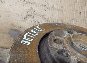 Zwrotnica piasta lewy przód kompletna VW New Beetle 2.0 10