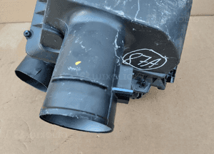 Obudowa filtra powietrza trafic iii vivaro b 2.0 dci 165009078R 93867738 2