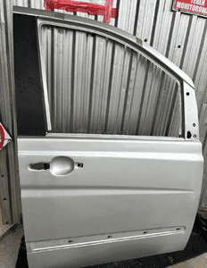 mercedes  VITO VIANO 639 drzwi prawe srebrne  ocynk lakier 744 2