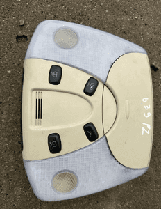Mercedes 639 lampka podsufitki przód klimatyzacja 9