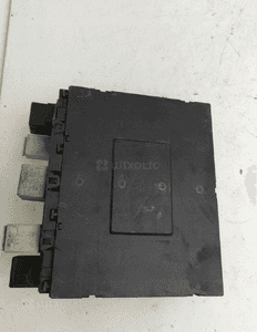 SKRZYNKA BEZPIECZNIKÓW VW PASSAT B6 3C0937049D 4