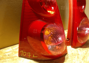 LAMPA TYŁ TYLNA PRAWA LEWA PEUGEOT 107 ORYGINAŁ 2