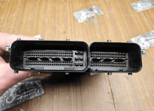 Komputer 8E0907559 8E0910559Q Moduł Sterownik Silnika Silnik Benzyna Audi A4 B7 VW 6