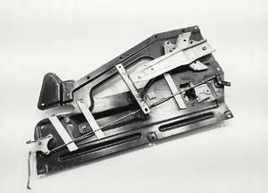PODNOŚNIK MECHANIZM SZYBY LEWY TYŁ TYLNY RĘCZNY MANUALNY DEFENDER 1999-2014 1