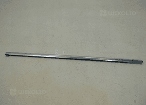 Jaguar xf X250 listwa szyby drzwi przód prawa 2