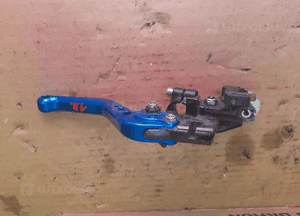 Akcesoryjna klamka sprzęgła z mocowaniem do kierownicy 1