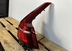 Lampa tył tylna prawa volvo V60 ii iii 2018- kombi 32228901 usa kanada cała 2