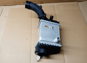 Intercooler chłodnica intercoolera BMW M5 G30 F90 4.4 7852407 1