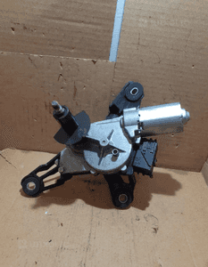 SILNICZEK WYCIERACZKI TYLNEJ TOYOTA YARIS II P9 1.0 0390201825 3