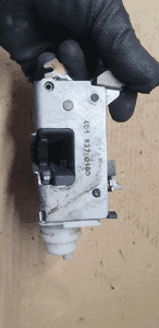 Zamek prawy przód Audi A4 B5 4D1837016D 2