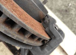 JEEP CHEROKEE LIBERTY KK 2.8CRD 07-12r. ZWROTNICA PÓŁOŚ TARCZA ZACISK PRZÓD 8