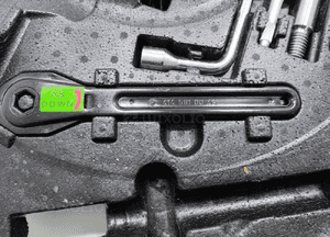 LEWAREK PODNOŚNIK KOŁA ZAPASOWEGO ZESTAW NAPRAWCZY MERCEDES GLE I W166 166 4