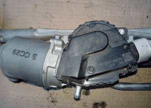 Mazda 5 mechanizm silniczek wycieraczek przód 4