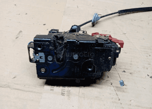 Zamek drzwi prawy przód 9 PIN VW Caddy III 5