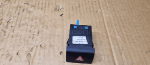 Przełącznik włącznik świateł awaryjnych VW FOX 5Z0953235A 2