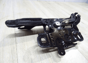 Bmw F20 F22 F30 F31 zawias maski prawy 7239416 4248 8