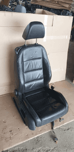 Fotel pasażera prawy przód czarna skóra VW Golf V 4