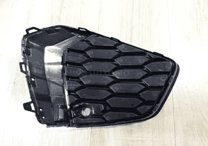 Kratka w zderzak prawa audi A3 8Y 8Y0807682B 6