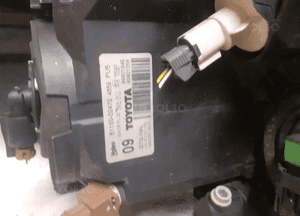 Przod przednia lampa lewa toyota auris E15 3