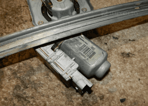 Mechanizm Podnośnik Szyby Moduł Lewy Opel Tigra B II 400852D 4407604-4 6Pin 2