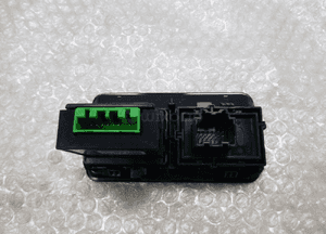 Jaguar xe X760 przycisk panel otwierania klapy 6