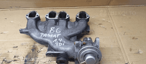 Kolektor ssący zawór EGR VW Passat B6 1.9 TDI 038129637D 03G129713C 4