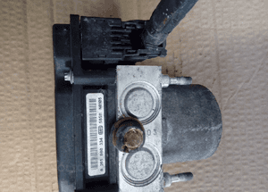 Nissan Primera P12 pompa sterownik ABS 2