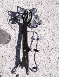 WAHACZ TYLNY LEWY WZDŁUŻNY FIAT CROMA II 51797519 2