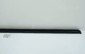 Listwa zgarniająca drzwi prawa mercedes e W238 8
