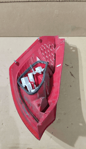Lampa prawa lewa tył tylna ford fiesta MK7 8A61-13404-AE 8A61-13405-AE 12