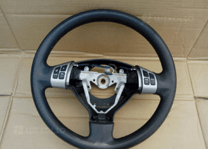 Suzuki Swift kierownica 05 MK6 1