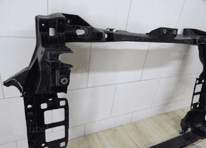 Audi Q7 Q8 pas przedni wzmocnienie 4M0805594A 9