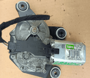 Fiat Grande Punto silniczek wycieraczki tył tylnej 2