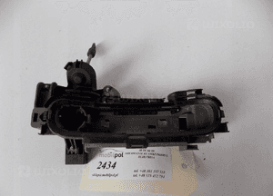 Audi A4 B6 mocowanie klamki przód l 4