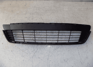 Toyota yaris iii 2011-2013 kratka środkowa zderzaka 1