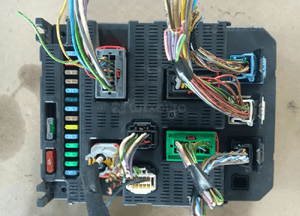 Peugeot 308 moduł sterownik BSI K05 9663798180 9664059180 1