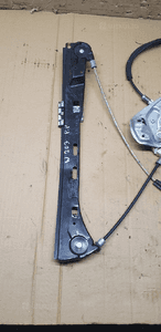 Mechanizm podnośnik szyby prawy przód Mercedes C-Klasa W203 A2118201742 A2037202446 2