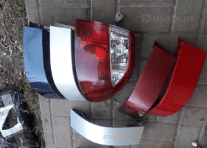 Mazda 626 HB Listwa pod Lampe tylna tył Prawa Lewa 3