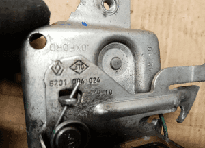 Zamek rygiel maski przód Renault Clio III 8201004024 6