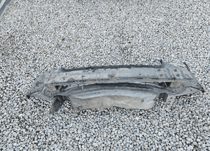 toyota AURIS I 07-11 belka podłoga pas tylny 2